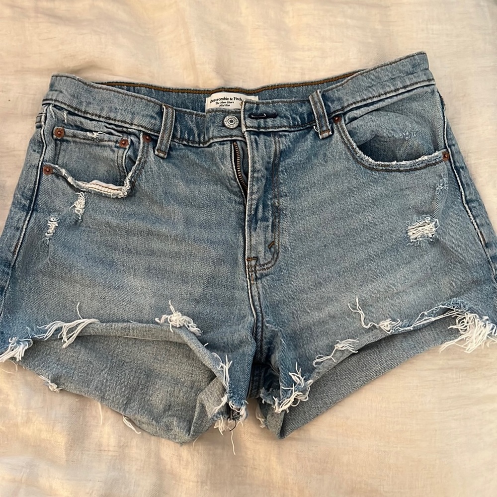 Abercrombie & Fitch - The Mom Short - Mid Rise